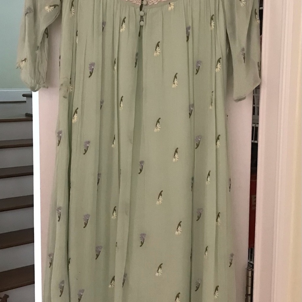 Vintage dress with embroidered flowers - Picture 2 of 5